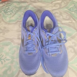 Brooks Women's Blue Athletic Shoes